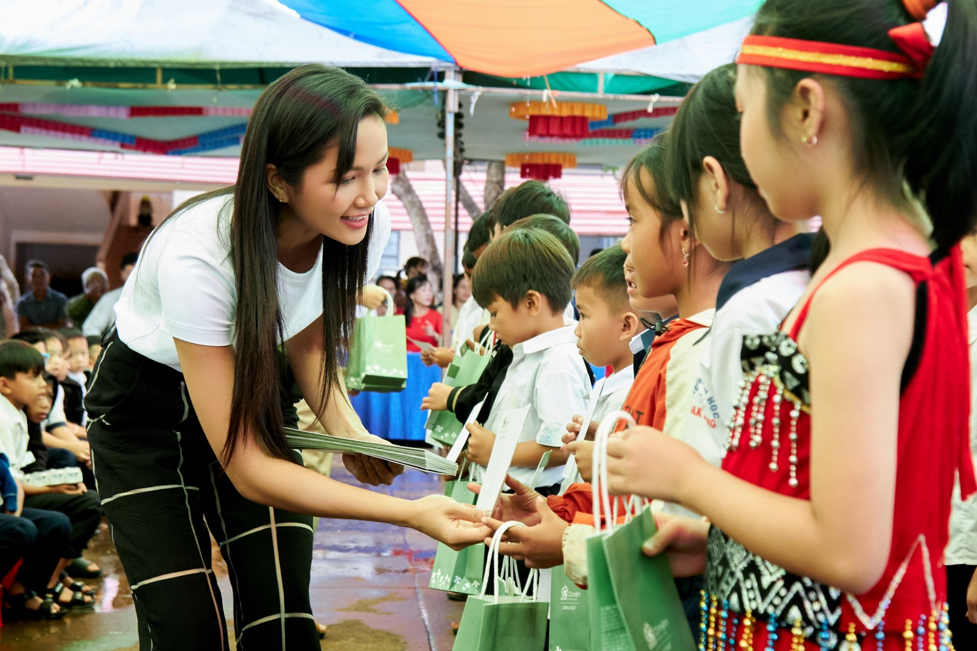 hhen-nie-xay-dung-thu-vien-01.jpg