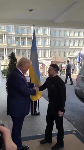 Ông Trump pha trò về trang phục của Tổng thống Ukraine Zelensky khi vừa gặp mặt