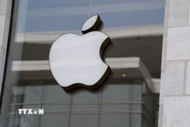 Biểu tượng Apple tại một cửa hàng. (Ảnh: AFP/TTXVN)