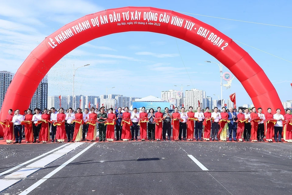 Sáng 30/8/2023, tại Hà Nội, Thủ tướng Phạm Minh Chính dự Lễ Khánh thành Dự án Đầu tư Xây dựng Cầu Vĩnh Tuy giai đoạn 2. (Ảnh: Dương Giang/TTXVN)