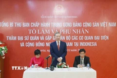 Tổng Bí thư Tô Lâm nói chuyện với cán bộ, nhân viên Đại sứ quán, các cơ quan đại diện và cộng đồng người Việt Nam tại Indonesia. (Ảnh: Thống Nhất/TTXVN)