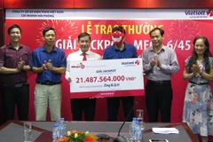 Khách hàng B.Q.H nhận giải thưởng Jackpot trị giá hơn 21 tỷ đồng. (Ảnh: Vietlott)