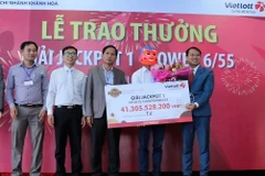 Anh T.C, đến từ Đăk Lăk đã lĩnh thưởng 41,3 tỷ đồng giải Jackpot 1. (Ảnh: VIetlott)