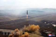 Một vụ phóng thử tên lửa tên lửa đạn đạo liên lục địa (ICBM) Hwasong Gun 17 của Triều Tiên ngày 18/11/2022. (Ảnh: AFP/TTXVN) 