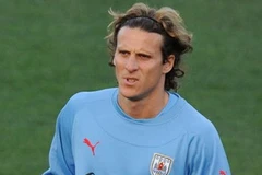 Tiền đạo Diego Forlan trong buổi tập sáng 10/7. (Nguồn: Getty Images)