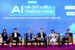 Các chuyên gia chia sẻ tại hội thảo "Quản trị doanh nghiệp trong kỷ nguyên AI: Nâng cao hiệu suất với AI và dữ liệu thông minh," ngày 1/3. (Ảnh: Vietnam+)