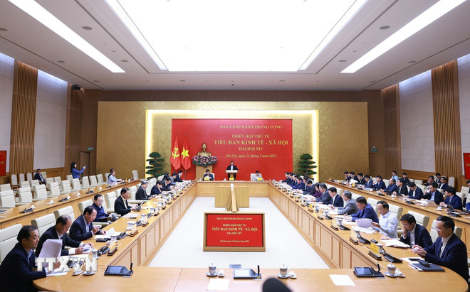 Thủ tướng Phạm Minh Chính chủ trì Phiên họp lần thứ tư của Tiểu Ban Kinh tế-xã hội. (Ảnh: Dương Giang/TTXVN) Thủ tướng: Báo cáo kinh tế - xã hội Đại hội XIV của Đảng phải ở tầm chiến lược