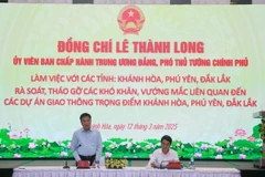 Phó Thủ tướng Chính phủ Lê Thành Long làm việc với 3 tỉnh Khánh Hòa, Đắk Lắk, Phú Yên về tháo gỡ điểm nghẽn giao thông. (Ảnh Đặng Tuấn/TTXVN)