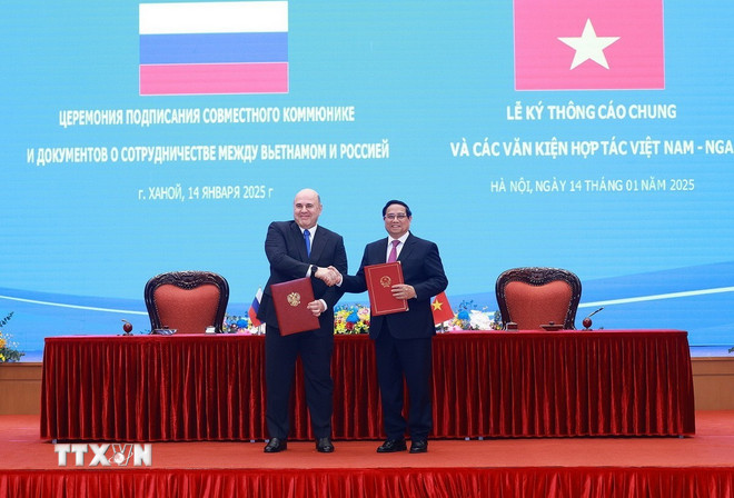Hai Thủ tướng ký Thông cáo chung về kết quả chuyến thăm chính thức Việt Nam của Thủ tướng Liên bang Nga Mikhail Vladimirovich Mishustin. (Ảnh: Dương Giang/TTXVN) ttxvn-1401-thu-tuong-viet-nam-nga-hoi-dam-8.jpg