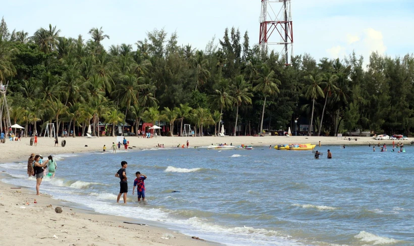 Bãi biển Mũi Nai thành phố Hà Tiên (Kiên Giang). (Ảnh: Lê Huy Hải/TTXVN)