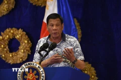 Cựu Tổng thống Philippines Rodrigo Duterte phát biểu tại một cuộc họp báo ở Manila. (Ảnh: AFP/TTXVN)