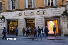 Cửa hàng của hãng thời trang xa xỉ Gucci. (Ảnh: AFP/TTXVN)