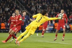 Alisson thi đấu thăng hoa để giúp Liverpool đứng vững trước PSG.