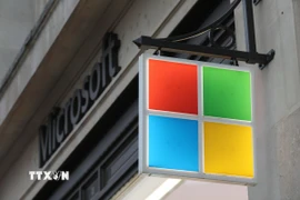 Biểu tượng Microsoft tại London (Anh). (Ảnh: THX/TTXVN)