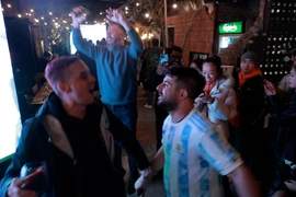 CĐV Argentina tại Hà Nội ăn mừng đội nhà vô địch World Cup