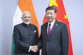 Thủ tướng Ấn Độ Narendra Modi (trái) và Chủ tịch Trung Quốc Tập Cận Bình (phải) tại một cuộc gặp. (Nguồn: THX/TTXVN)