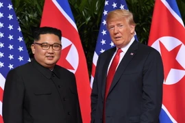 Tổng thống Mỹ Donald Trump (phải) và nhà lãnh đạo Triều Tiên Kim Jong-un. (Ảnh: AFP/TTXVN)