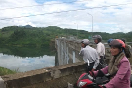 Lật ghe trên hồ thủy điện sông Tranh 2, hai vợ chồng mất tích