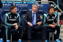 Mourinho "chết lặng" và cay cú khi chứng kiến Lampard ghi bàn