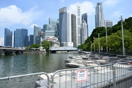 Singapore đóng cửa khu vực công cộng để phòng dịch COVID-19 tại Singapore. (Ảnh: AFP/TTXVN)