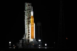 Hệ thống phóng không gian (SLS) và tàu vũ trụ Orion tại Trung tâm Vũ trụ Kennedy ở bang Florida, Mỹ ngày 29/8/2022. (Ảnh: AFP/TTXVN)