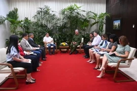 Chủ tịch Cuba Miguel Díaz-Canel tiếp ông Trần Thanh Tú, Chủ tịch sáng lập Công ty cổ phần đầu tư và thương mại Thái Bình tại La Habana. (Ảnh: Mai Phương/TTXVN)