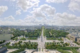 Hàng nghìn nhân sự sẽ được triển khai ở thủ đô Paris, đặc biệt là xung quanh đại lộ Champs-Elysees, để đảm bảo an ninh trong thời gian diễn ra trận bán kết giữa đội tuyển Pháp và Maroc. (Ảnh: AFP/TTXVN)