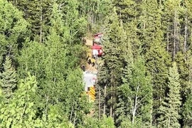 Hiện trường vụ rơi máy bay ở Whitehorse, Canada. (Nguồn: CBC/TTXVN)