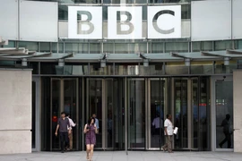 Bên ngoài đài BBC. (Nguồn: AP)