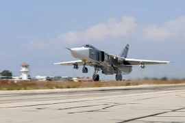 Máy bay Sukhoi SU-24 của Nga tại căn cứ không quân Hmeimim ở tỉnh Latakia, Syria ngày 3/10. (Nguồn: AFP/TTXVN)