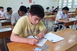 Thí sinh dự thi Tốt nghiệp Trung học phổ thông. (Ảnh: Phạm Mai/Vietnam+)