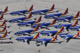 Máy bay Boeing 737 MAX của Hãng hàng không Southwest Airlines đỗ tại sân bay ở Victorville, California, Mỹ. (Ảnh: AFP/TTXVN)