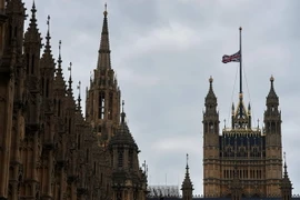 Quang cảnh bên ngoài tòa nhà Quốc hội Anh ở Westminster, London. (Nguồn: AFP/TTXVN)