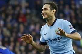 Frank Lampard cân bằng thành tích "phá lưới" của Thierry Henry