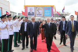 Lễ tiễn Tổng Bí thư Nguyễn Phú Trọng tại sân bay Quốc tế Pochentong ở Thủ đô Phnom Penh. (Ảnh Trí Dũng/TTXVN)