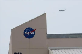 Biểu tượng NASA tại Trung tâm vũ trụ Kennedy ở Florida, Mỹ. (Ảnh: AFP/TTXVN) 