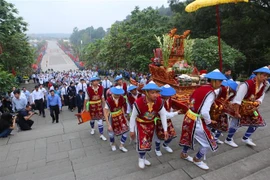 Giỗ tổ Hùng Vương - Lễ hội Đền Hùng 2019: Đoàn rước bắt đầu khởi hành từ sân Trung tâm lễ hội để lên Đền Thượng. (Ảnh: Thành Đạt/TTXVN) 