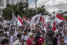 Người dân Indonesia tham gia biểu tình ủng hộ người dân Palestine tại Jakarta ngày 10/12. (Nguồn: AFP/TTXVN)