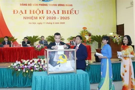 Đại hội bỏ phiếu bầu Ban chấp hành Đảng bộ Văn phòng Trung ương nhiệm kỳ 2020-2025. (Ảnh: Phương Hoa/TTXVN)