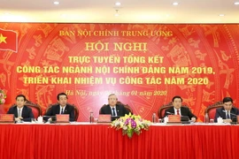 Thường trực ban Bí thư Trần Quốc Vượng và các cán bộ chủ trì hội nghị. (Ảnh: Phương Hoa/TTXVN)