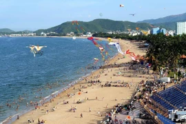 Bãi biển Nha Trang tỉnh Khánh Hòa. (Ảnh minh họa: Thanh Hà/TTXVN)