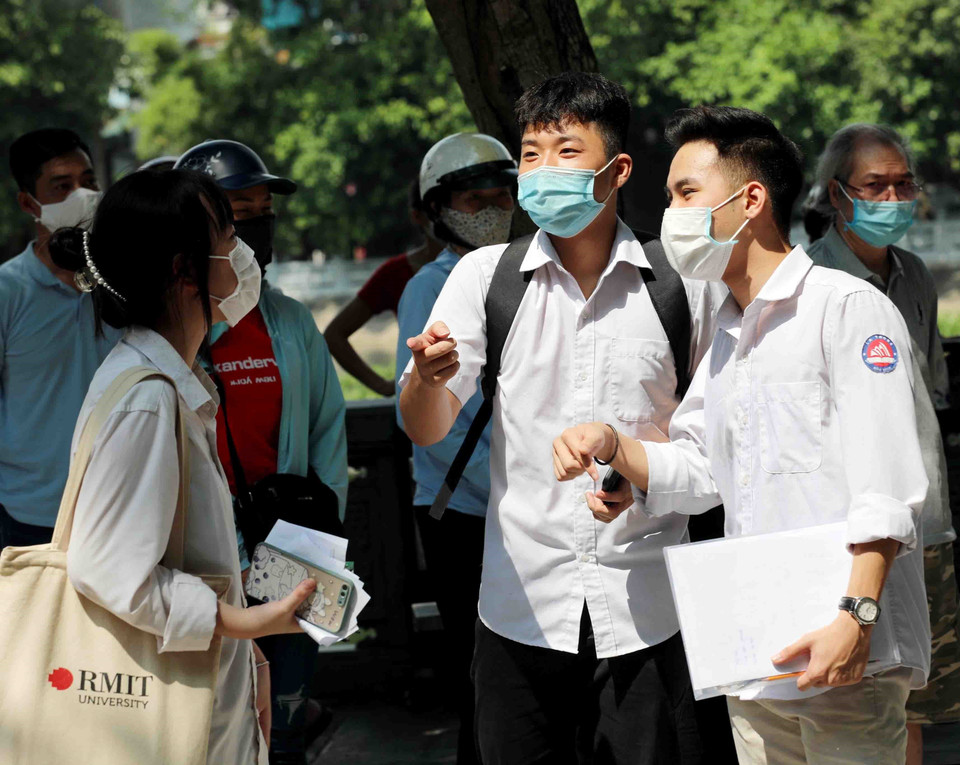 Đối tượng được xét đặc cách tốt nghiệp phải thỏa mãn các điều kiện Thí sinh đã đăng ký dự thi kỳ thi tốt nghiệp THPT năm 2021; không bị kỷ luật đình chỉ thi tại đợt 1; thí sinh bị ảnh hưởng của dịch COVID-19, nên chưa dự thi hoặc không thể hoàn thành thi đợt 1 trong các ngày 7 và 8/7/2021; thí sinh chưa dự thi hoặc đã dự thi nhưng không thể hoàn thành thi đợt 1 vì các lý do khác với lý do bị ảnh hưởng bởi dịch COVID-19. (Ảnh: Thanh Tùng/TTXVN)